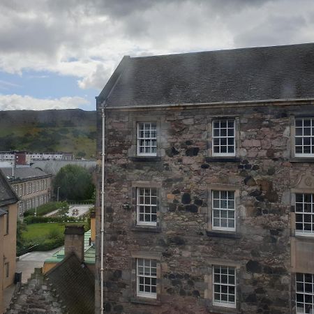 Canongate - Spacious And Historic 2 Bed Flat On Royal Mile Apartment Edinburgh Exterior photo