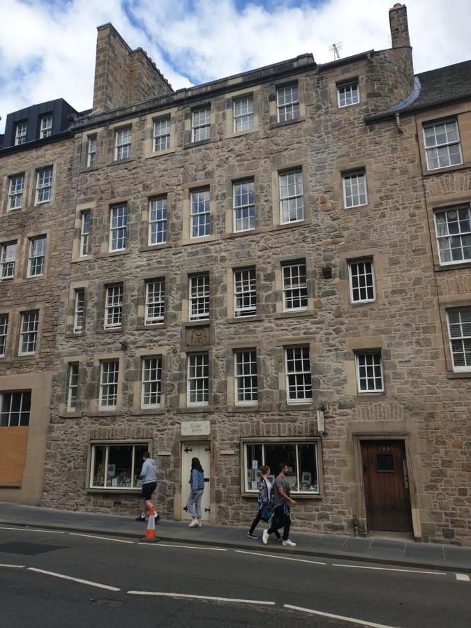 Canongate - Spacious And Historic 2 Bed Flat On Royal Mile Apartment Edinburgh Exterior photo